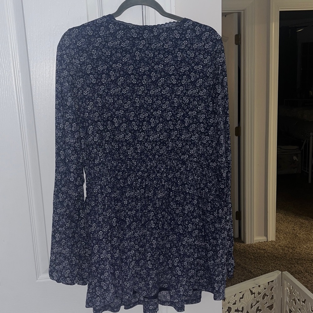 Torrid Surplice Babydoll top Olivia Ditsy navy and white Size 3 (3X 22/24) - Picture 6 of 7